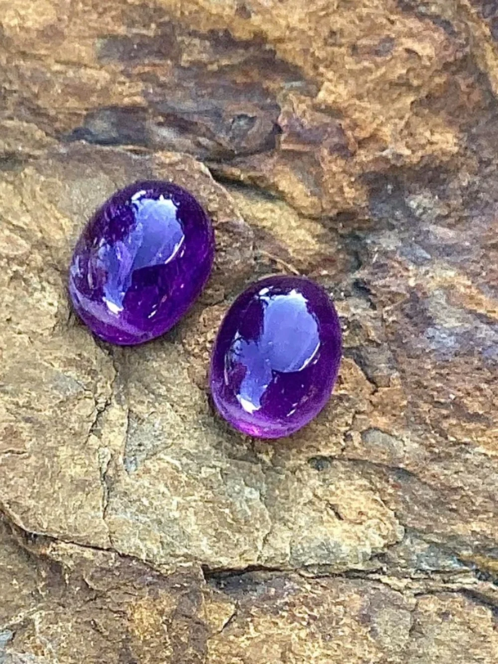 11.85 Carats Set of 2 Matched Amethyst Oval Cabochons, NWT, 8mmx10mm
